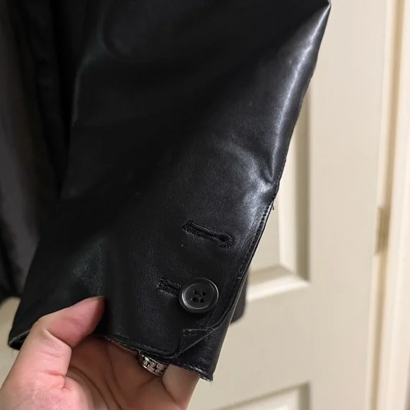 BOSS Men's Sleek Black Leather Jacket - Picture 5 of 6